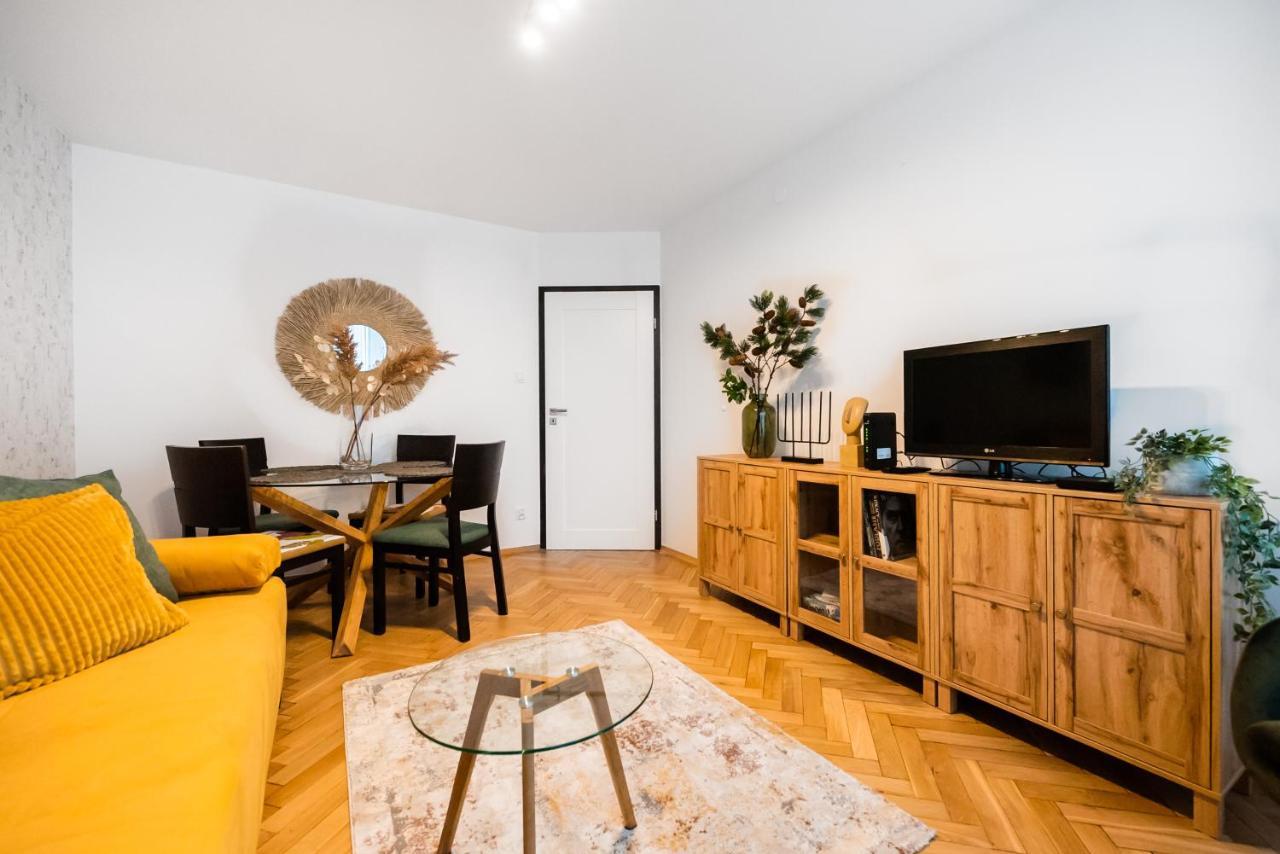ורשה Metro Swietokrzyska Boho Aesthetic Apartment מראה חיצוני תמונה