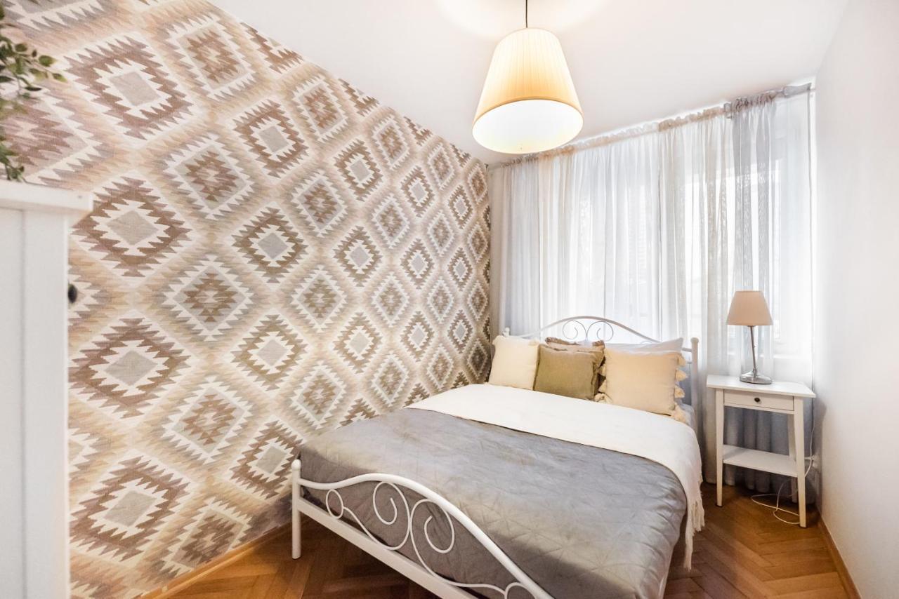 ורשה Metro Swietokrzyska Boho Aesthetic Apartment מראה חיצוני תמונה