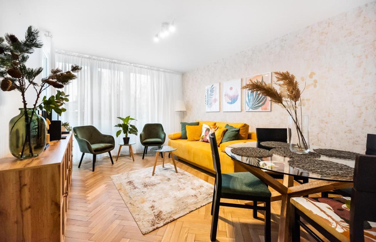 ורשה Metro Swietokrzyska Boho Aesthetic Apartment מראה חיצוני תמונה