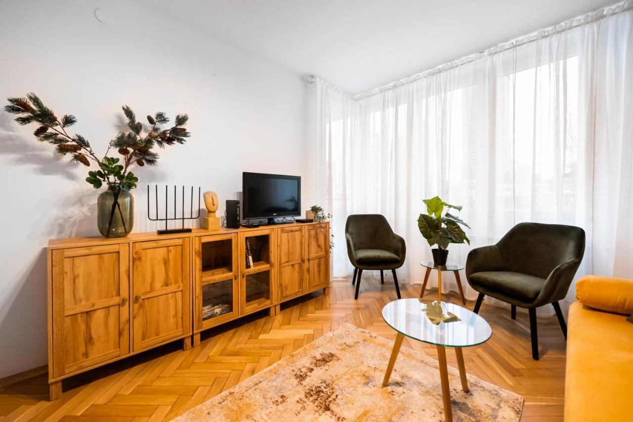 ורשה Metro Swietokrzyska Boho Aesthetic Apartment מראה חיצוני תמונה