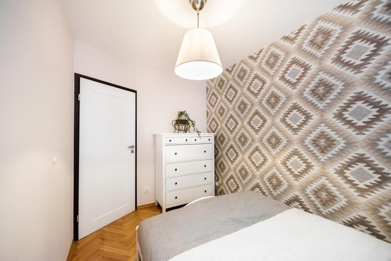 ורשה Metro Swietokrzyska Boho Aesthetic Apartment מראה חיצוני תמונה