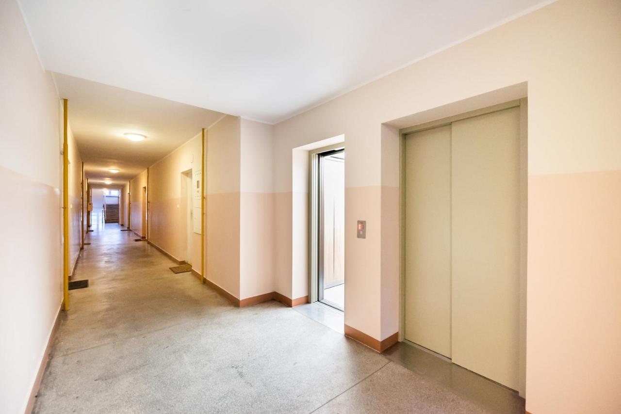 ורשה Metro Swietokrzyska Boho Aesthetic Apartment מראה חיצוני תמונה